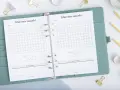 Eleganckie narzędzia do planowania: planer miesięczny z polami do śledzenia nawyków i celów.