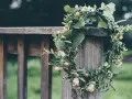 Wianek z kwiatów i owoców, jak na noc świętojańską, inaczej.