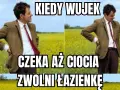 Pan Bean w polu rzepaku, czekający aż ciocia zwolni łazienkę. Dzień cioci bywa długi!