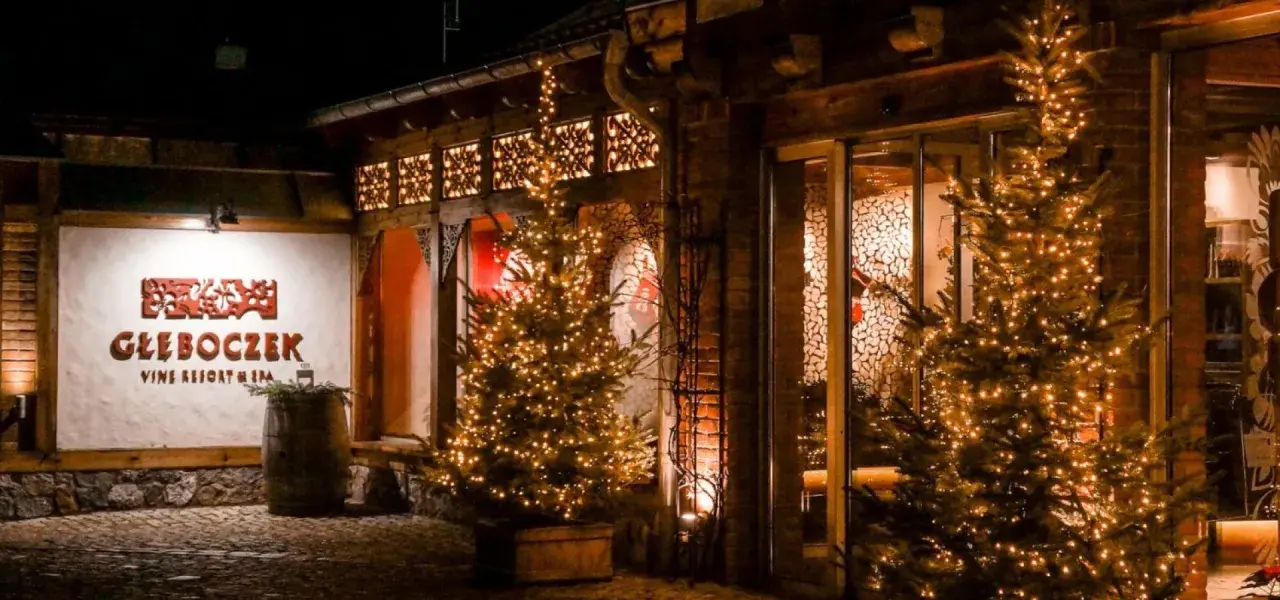 Głęboczek Vine Resort & Spa w blasku świątecznych lampek. Wspaniały klimat na grudzień i święta.