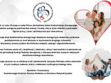 Rodzina zastępcza z dziećmi w sercu i logo centrum pomocy rodzinie.