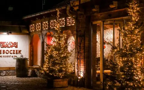 Głęboczek Vine Resort & Spa w blasku świątecznych lampek. Wspaniały klimat na grudzień i święta.