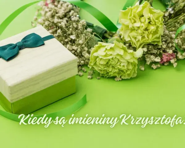Prezent i kwiaty na zielonym tle. Kiedy są imieniny Krzysztofa? 15 lutego to jedna z dat.