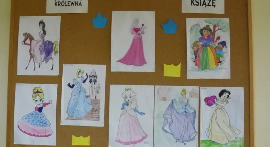 Wystawa prac plastycznych "Dzień Królewny" z postaciami z bajek.