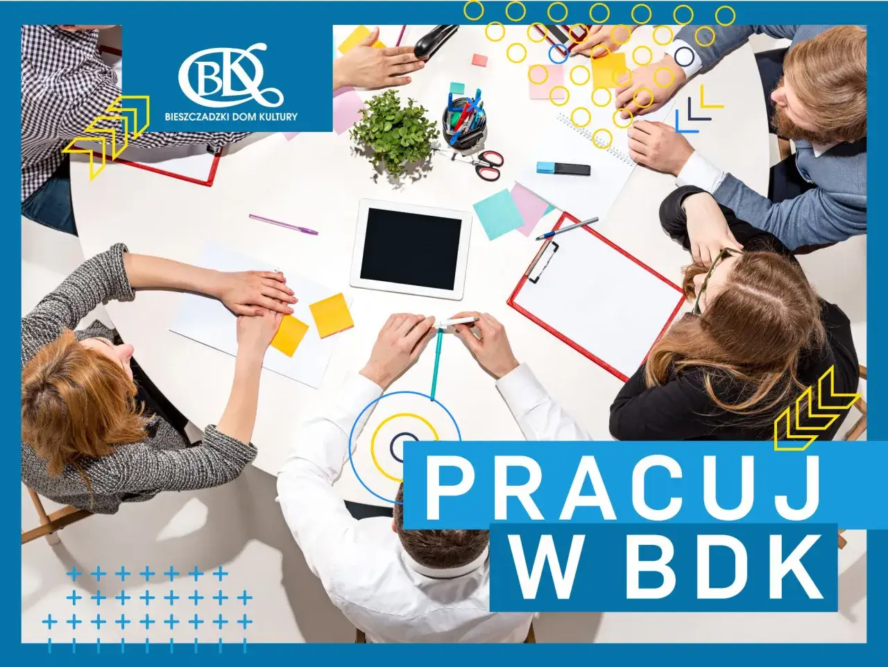 Dzień działacza kultury w BDK. Zespół pracuje nad nowymi projektami, tworząc inspirującą atmosferę.